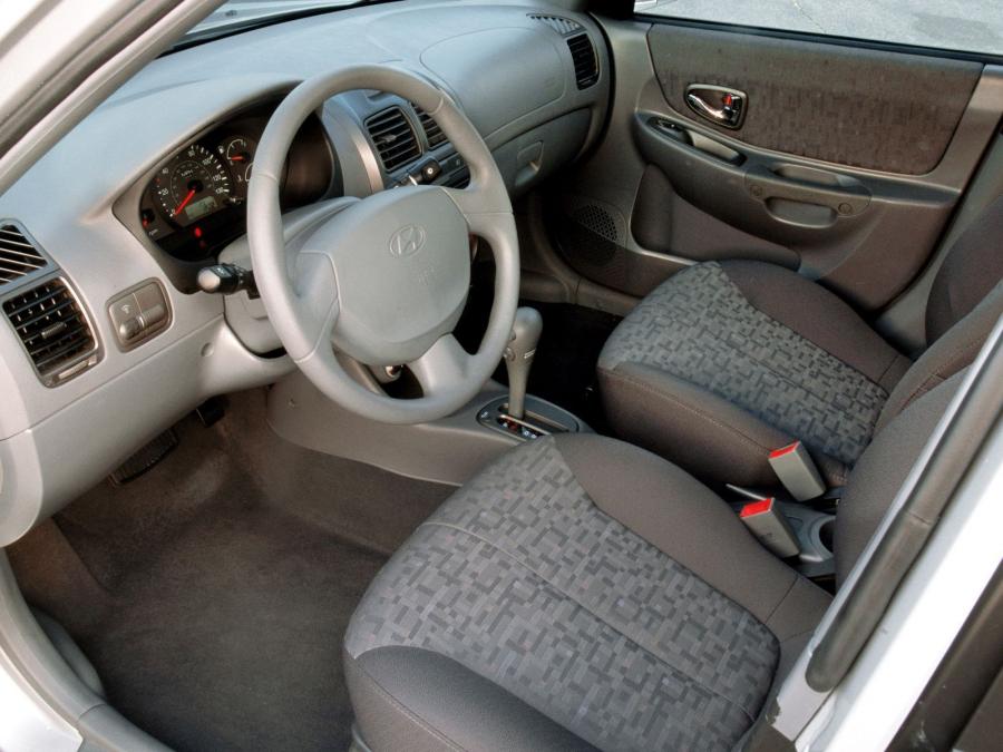  Hyundai Accent Sedan 2003 года  (US) (фото 2 из 4)